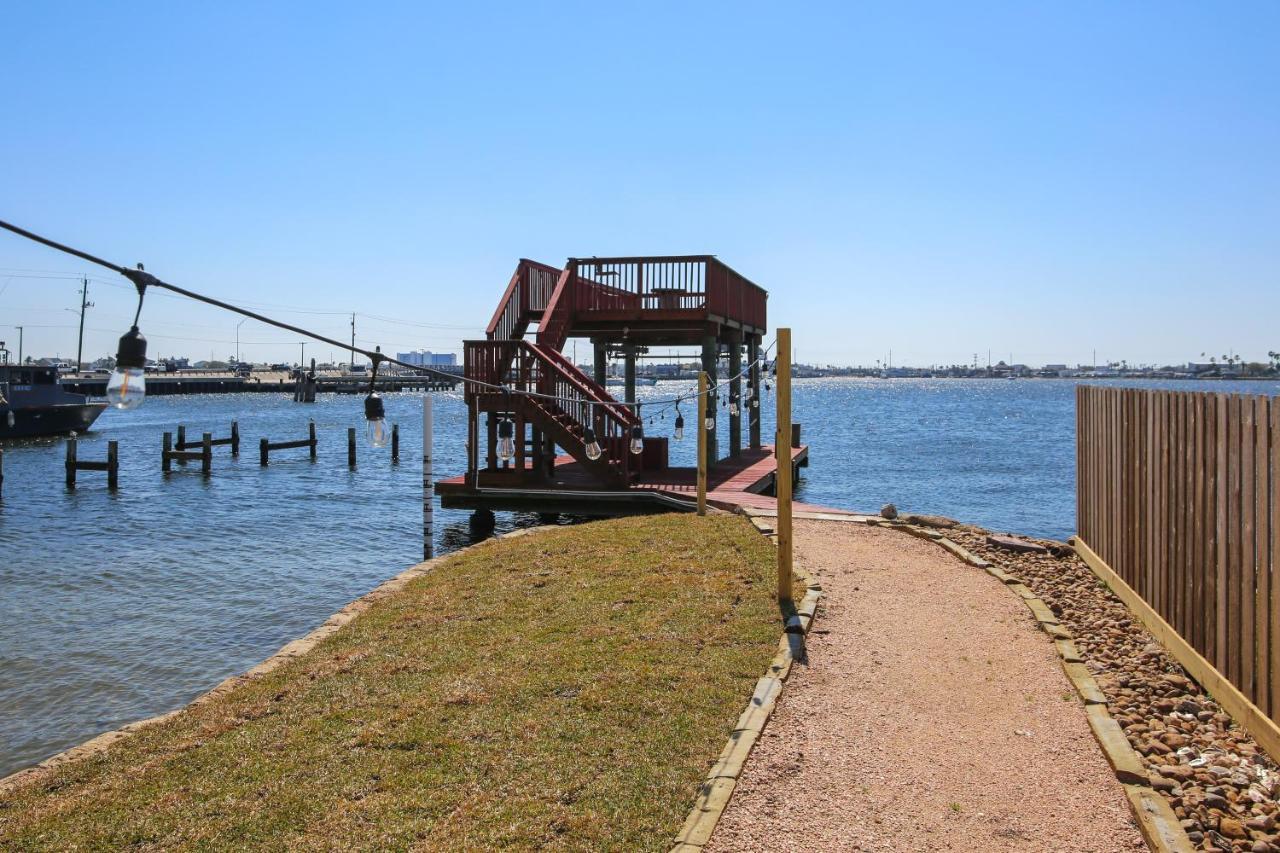 Villa Pool Days And Dock Nights Galveston Esterno foto