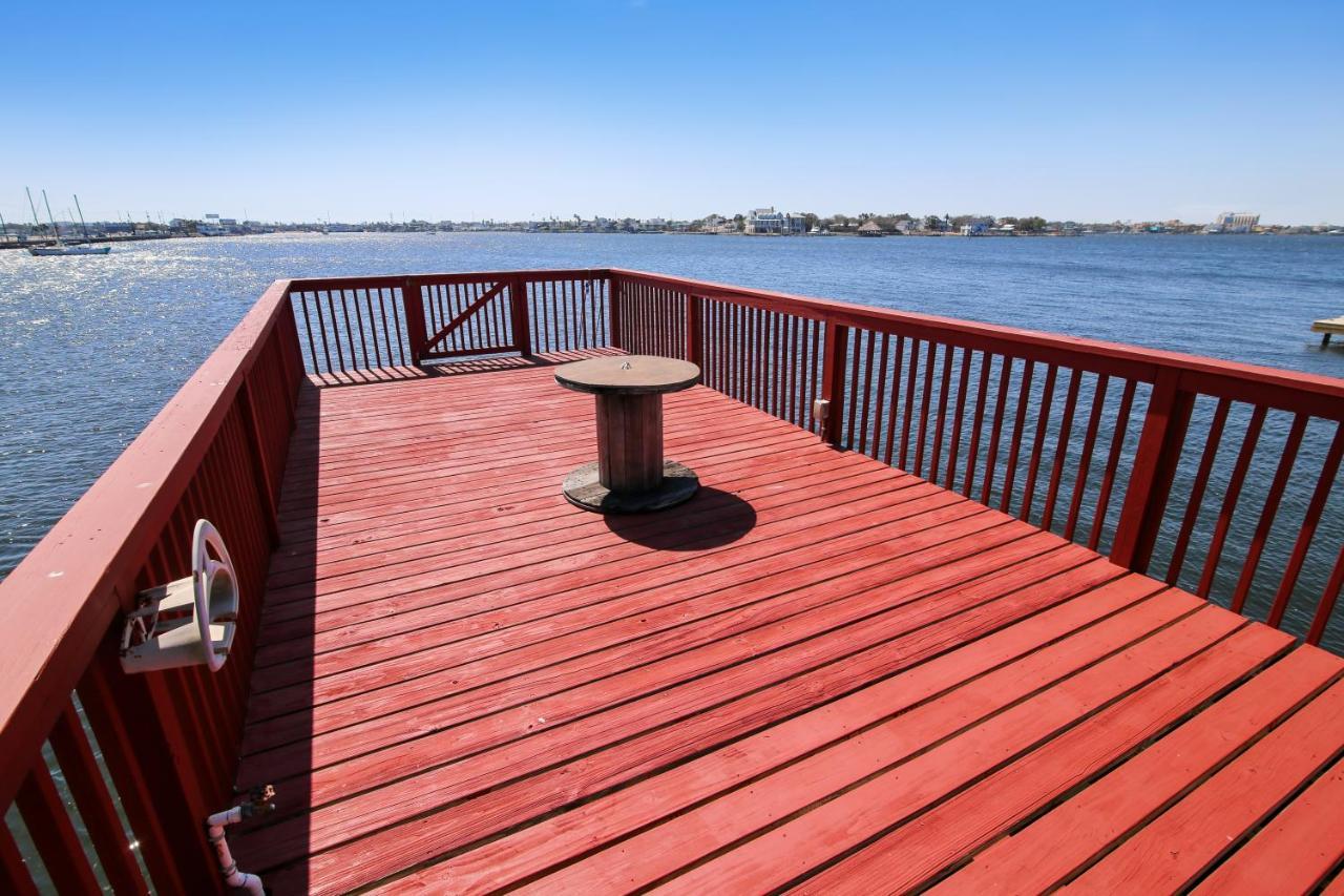 Villa Pool Days And Dock Nights Galveston Esterno foto